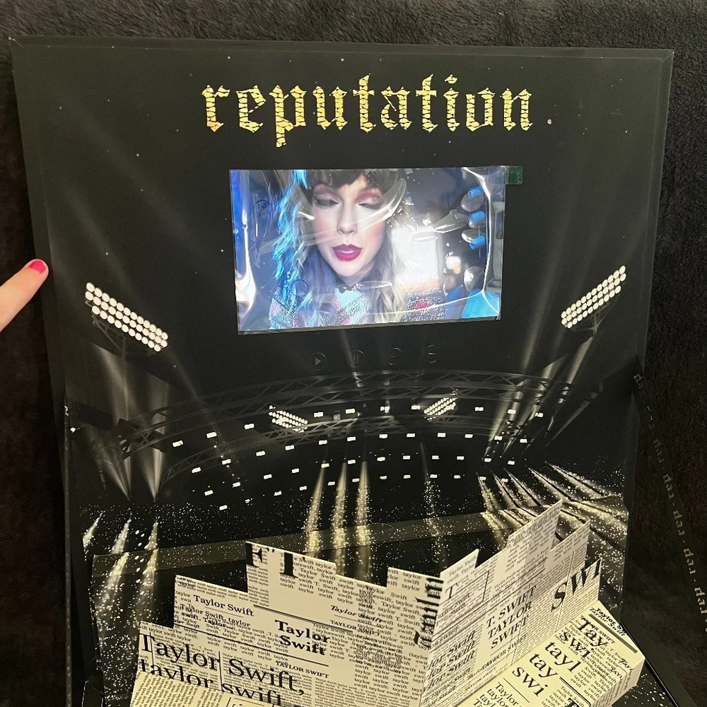 Reputation Tour VIP Box Taylor Swift Reputation Box Video Plays - Picture 8 of 14
